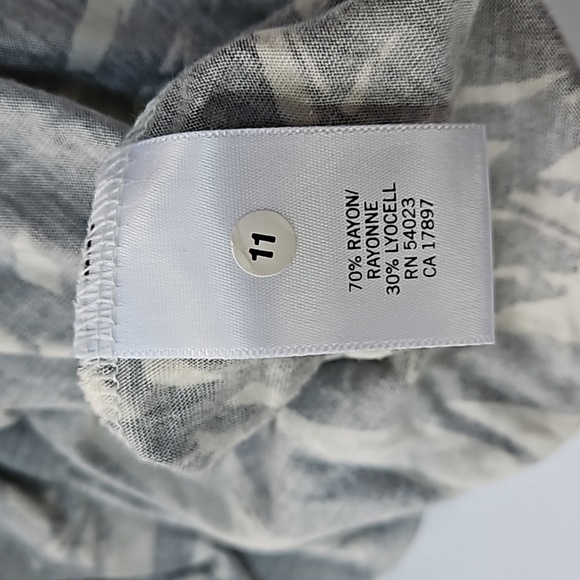 Banana Republic Wrap Dress Black and Cream - Picture 5 of 6